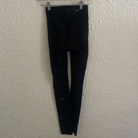 Lululemon Zoned In Tight 27" Size 2 Black High-Rise - Picture 4 of 7